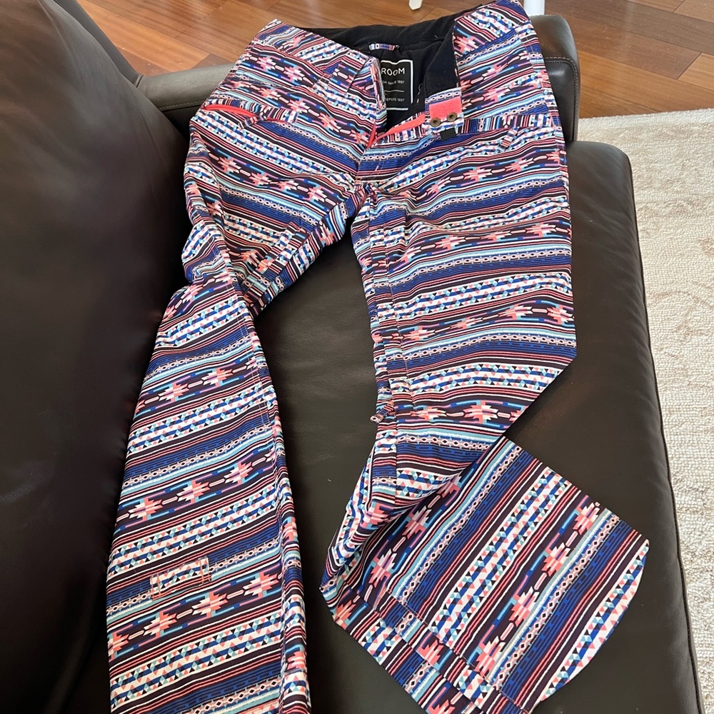 PWDR Room Snowboard and Ski winter pants size Medium worn once